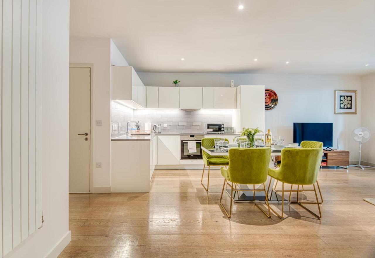Austin David Apartments Royal Wharf Londres Extérieur photo